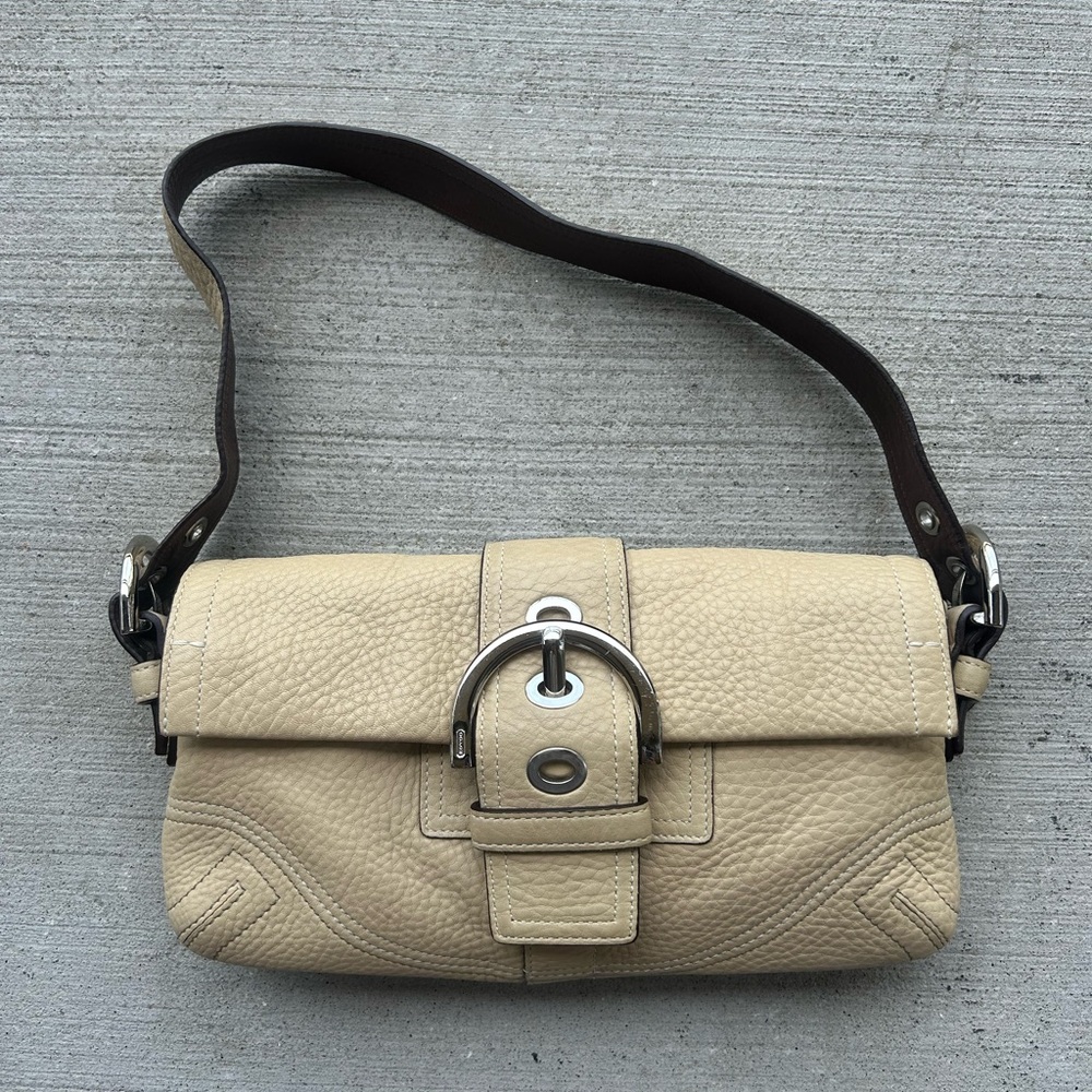 Vintage Coach Cream Pebbled Leather Shoulder Bag